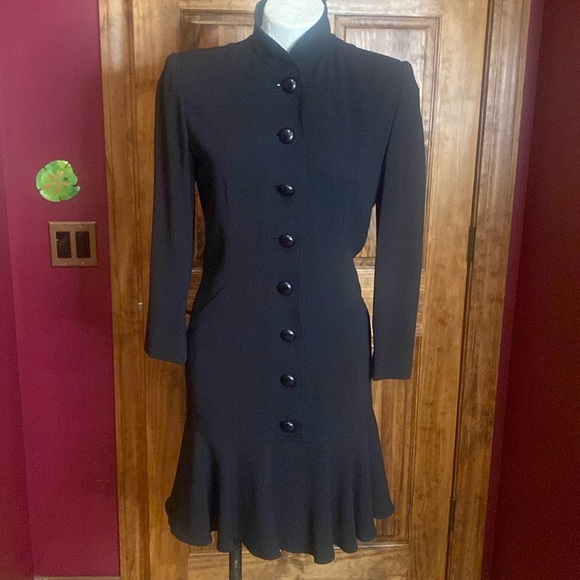 Elegant Black Midi Dress - Picture 10 of 10